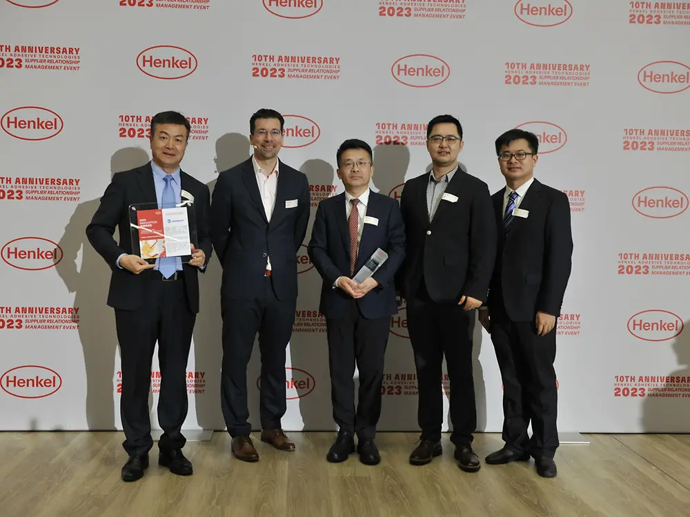 
Innovation Award 2023 for Wanhua (from left to right): Wenping Zhang – General Manager of International Department at Wanhua, Mark Dorn – Executive Vice President Henkel Adhesive Technologies, Jiakuan Sun – Deputy Dean of Central Research Institute at Wanhua, Gary Gu – Deputy General Manager of Surface Materials Business Group at Wanhua, Ben Zhang – R&D Manager for Adhesive Materials at Wanhua