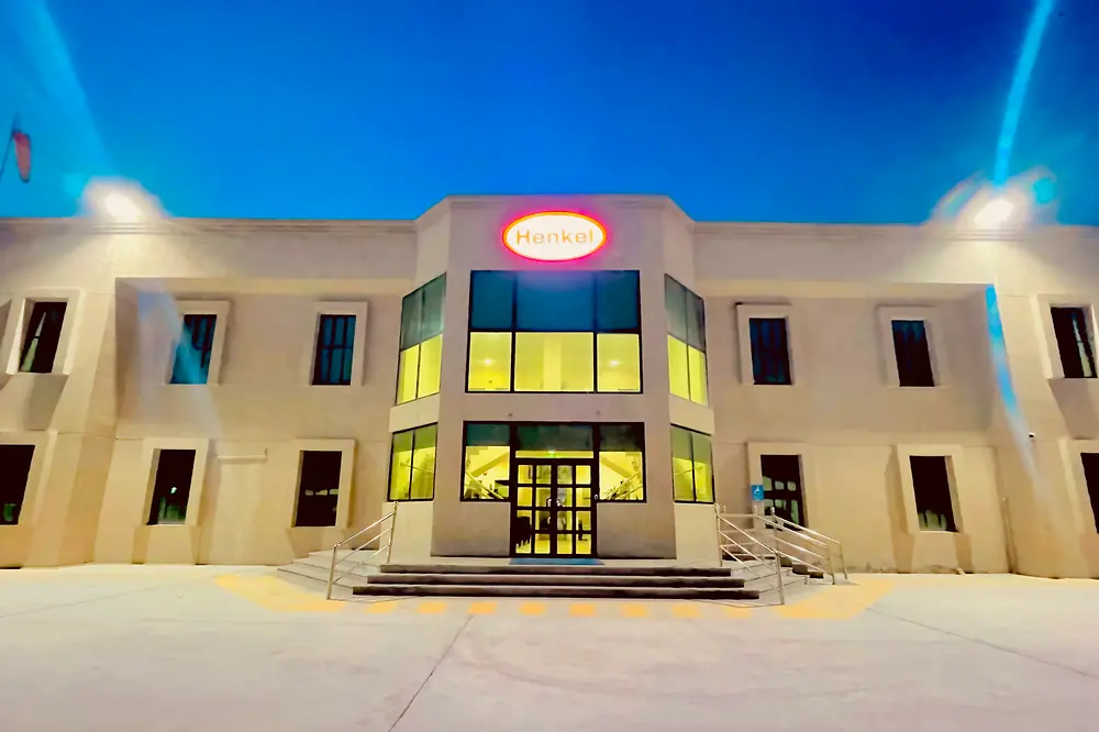 Front side of the Henkel building in Dammam with a bright Henkel logo in the middle of it.