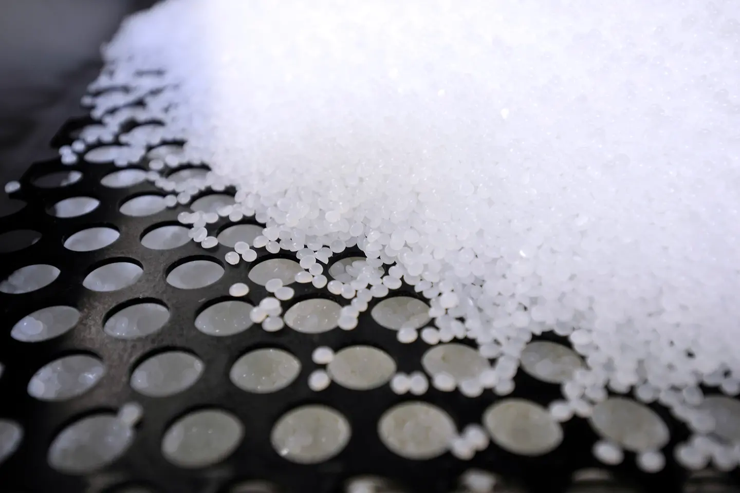 
Henkel and Synthomer partner to cut carbon emissions in adhesives 