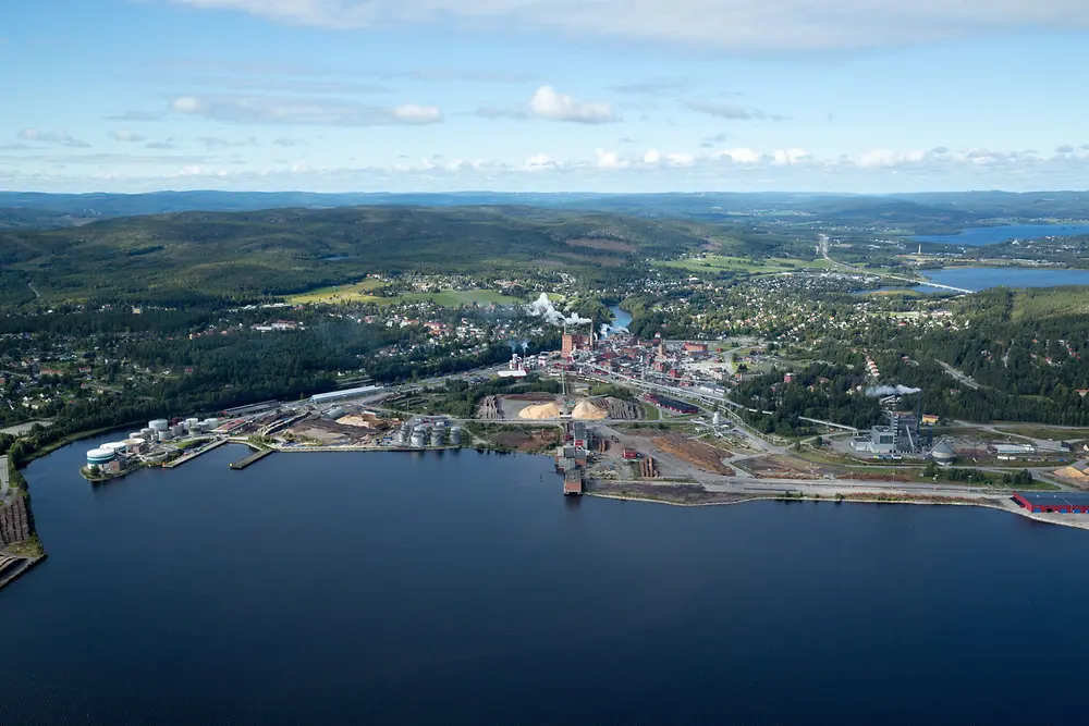 
Swedish chemical company Sekab specializes in fossil-free, bio-based chemicals for industrial applications. Using bio-based ethanol as its main raw material, Sekab produces products such as ethyl acetate, acetaldehyde and acetic acid for customers across a wide range of industries, including packaging, coatings, pharmaceuticals and cosmetics. (Photo: Sekab) 